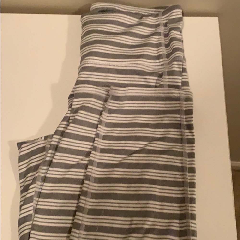 Athleta striped chatarunga Capris